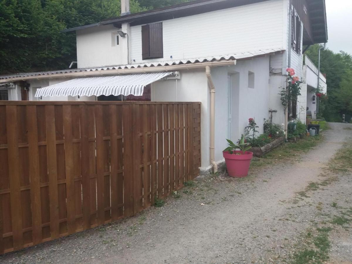 "Le Maloya" Chalets Independants -Chambre Balneo - Relais Motards Lacaune Dış mekan fotoğraf