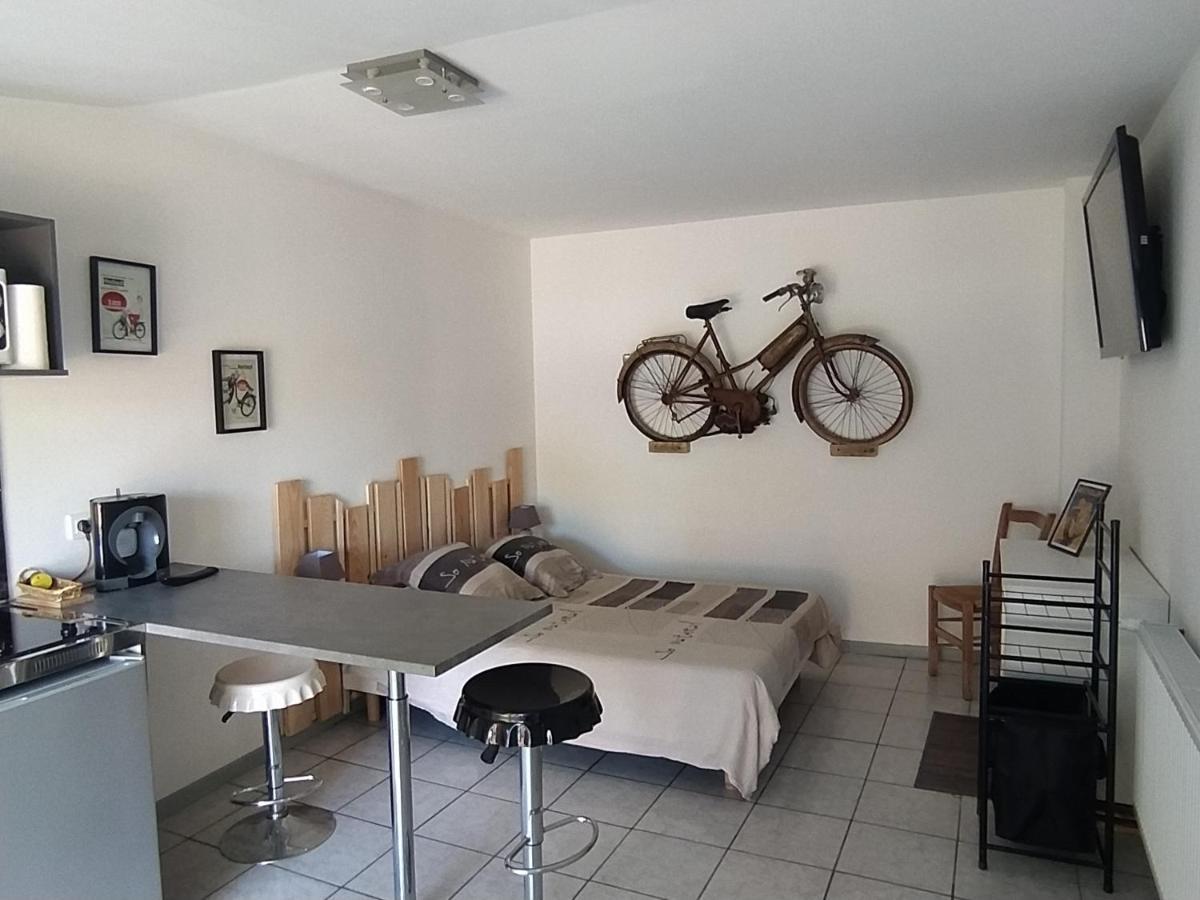 "Le Maloya" Chalets Independants -Chambre Balneo - Relais Motards Lacaune Dış mekan fotoğraf