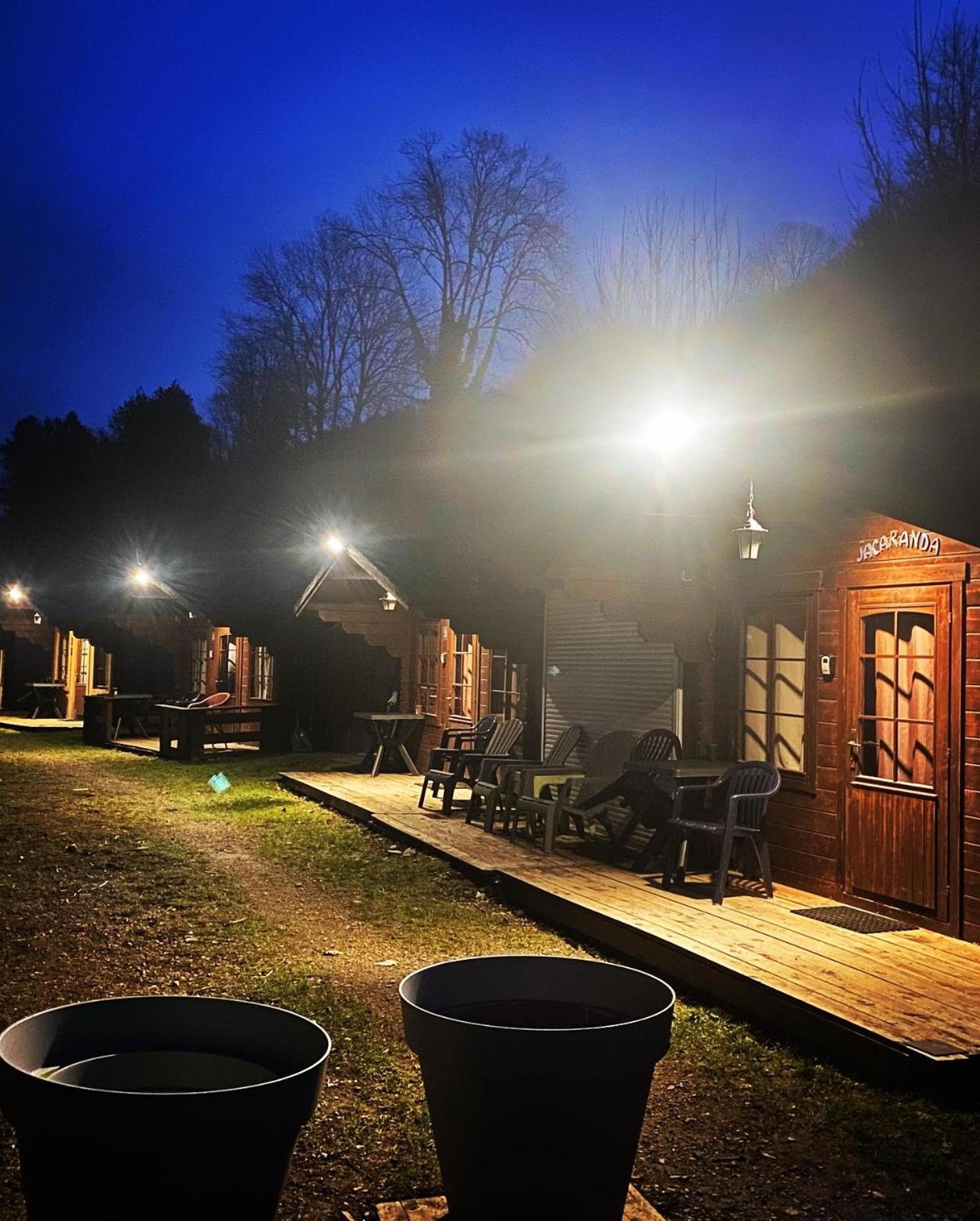 "Le Maloya" Chalets Independants -Chambre Balneo - Relais Motards Lacaune Dış mekan fotoğraf