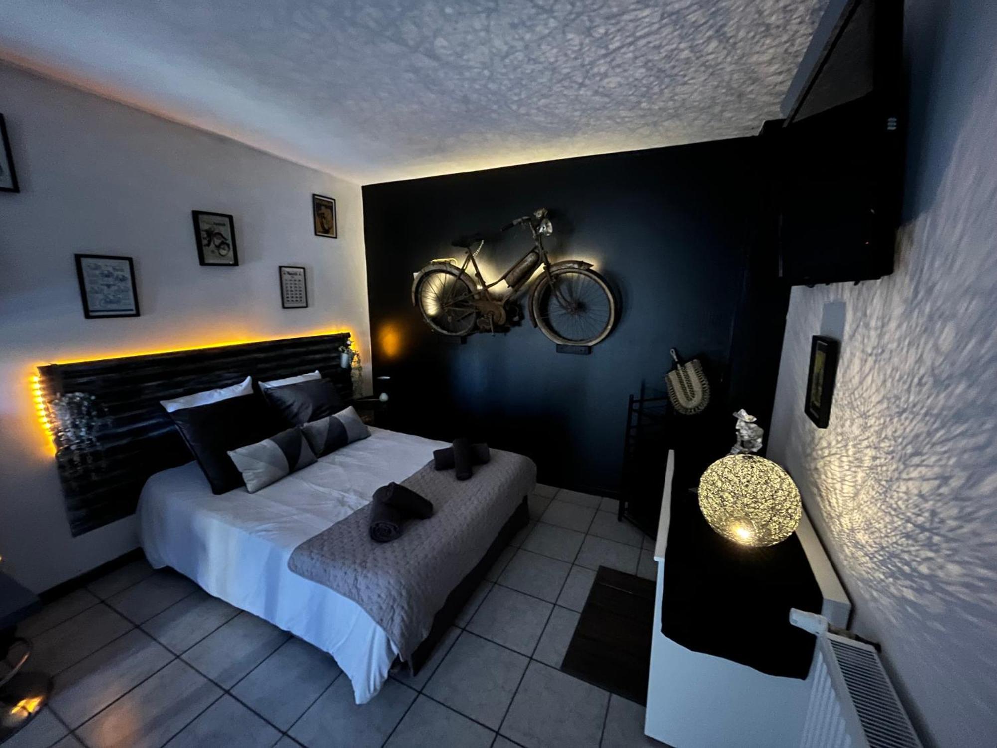 "Le Maloya" Chalets Independants -Chambre Balneo - Relais Motards Lacaune Dış mekan fotoğraf