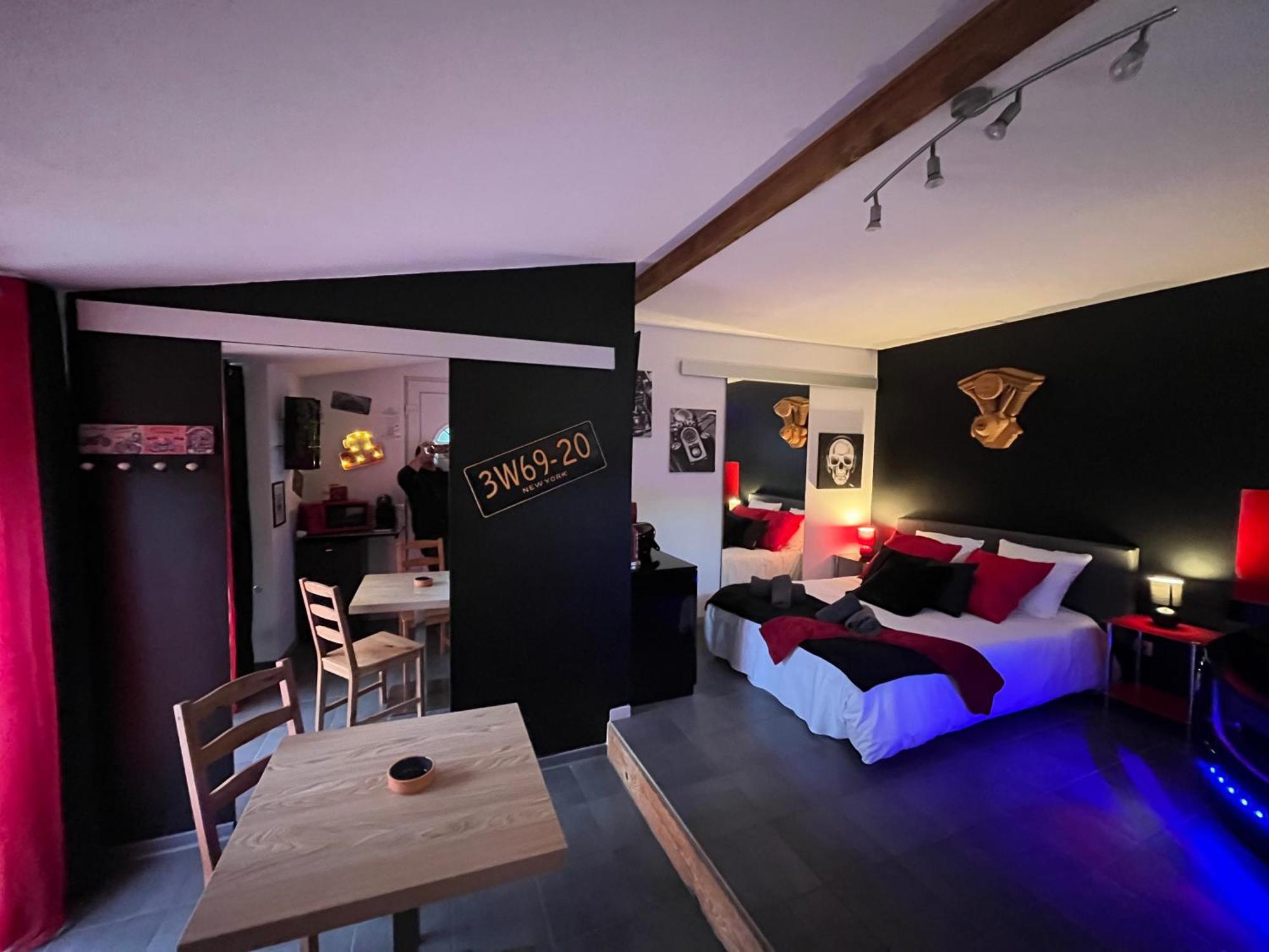 "Le Maloya" Chalets Independants -Chambre Balneo - Relais Motards Lacaune Dış mekan fotoğraf