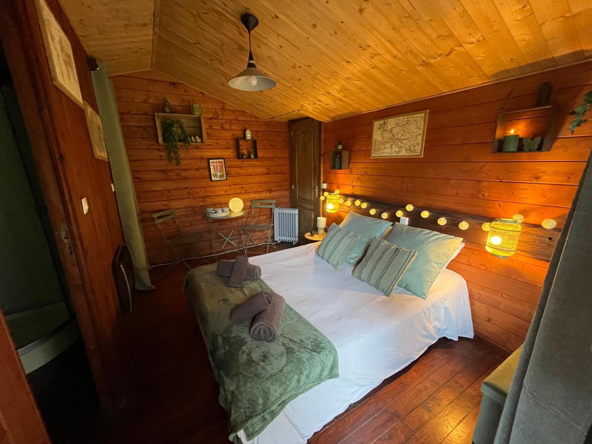 "Le Maloya" Chalets Independants -Chambre Balneo - Relais Motards Lacaune Dış mekan fotoğraf
