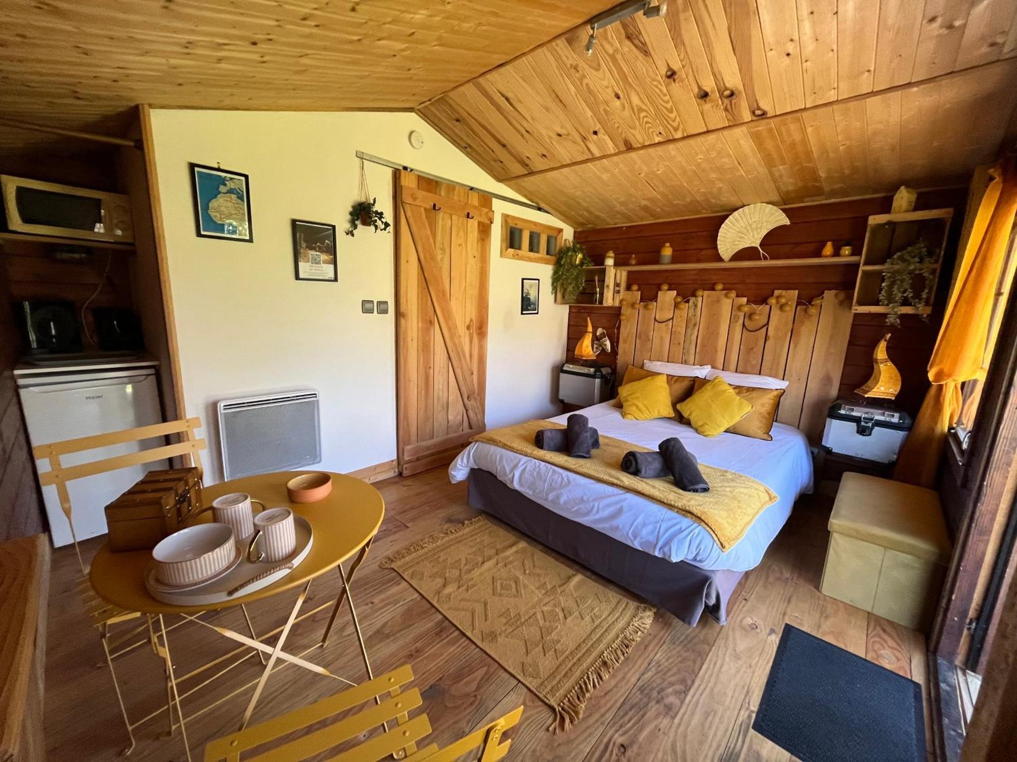 "Le Maloya" Chalets Independants -Chambre Balneo - Relais Motards Lacaune Dış mekan fotoğraf