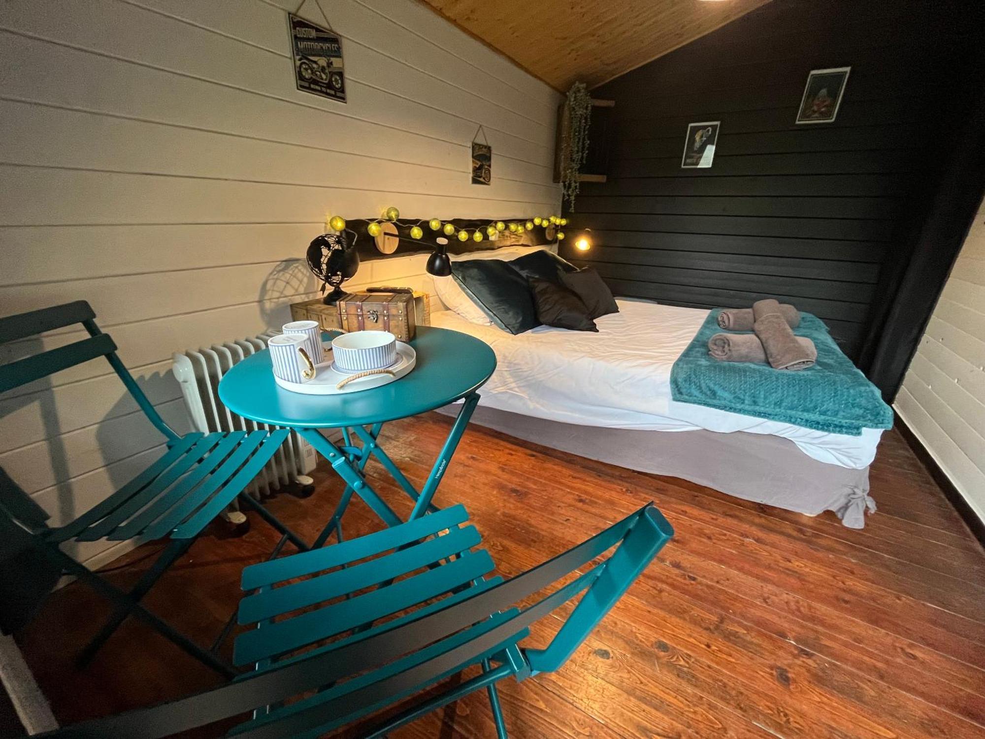 "Le Maloya" Chalets Independants -Chambre Balneo - Relais Motards Lacaune Dış mekan fotoğraf