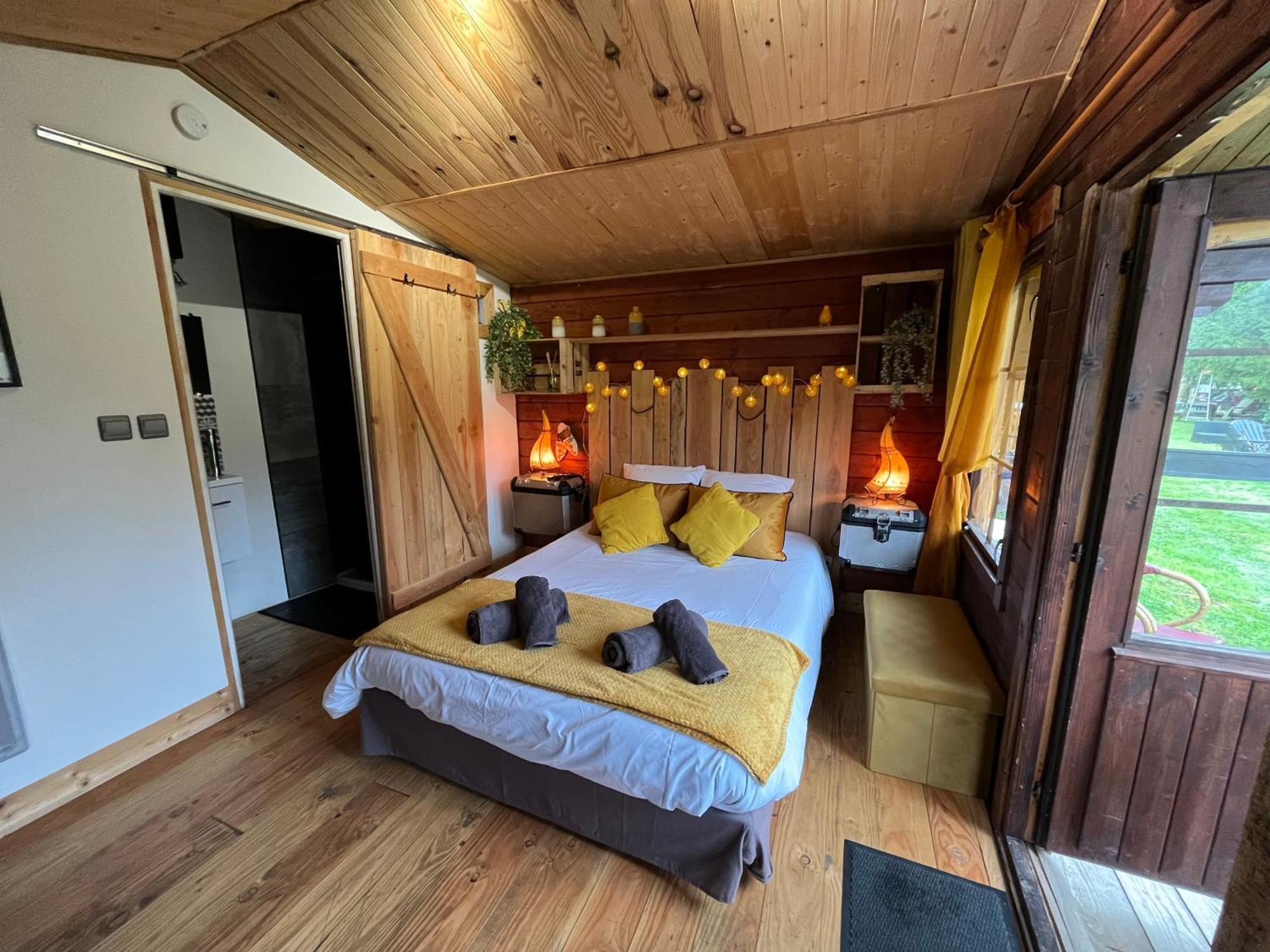 "Le Maloya" Chalets Independants -Chambre Balneo - Relais Motards Lacaune Dış mekan fotoğraf
