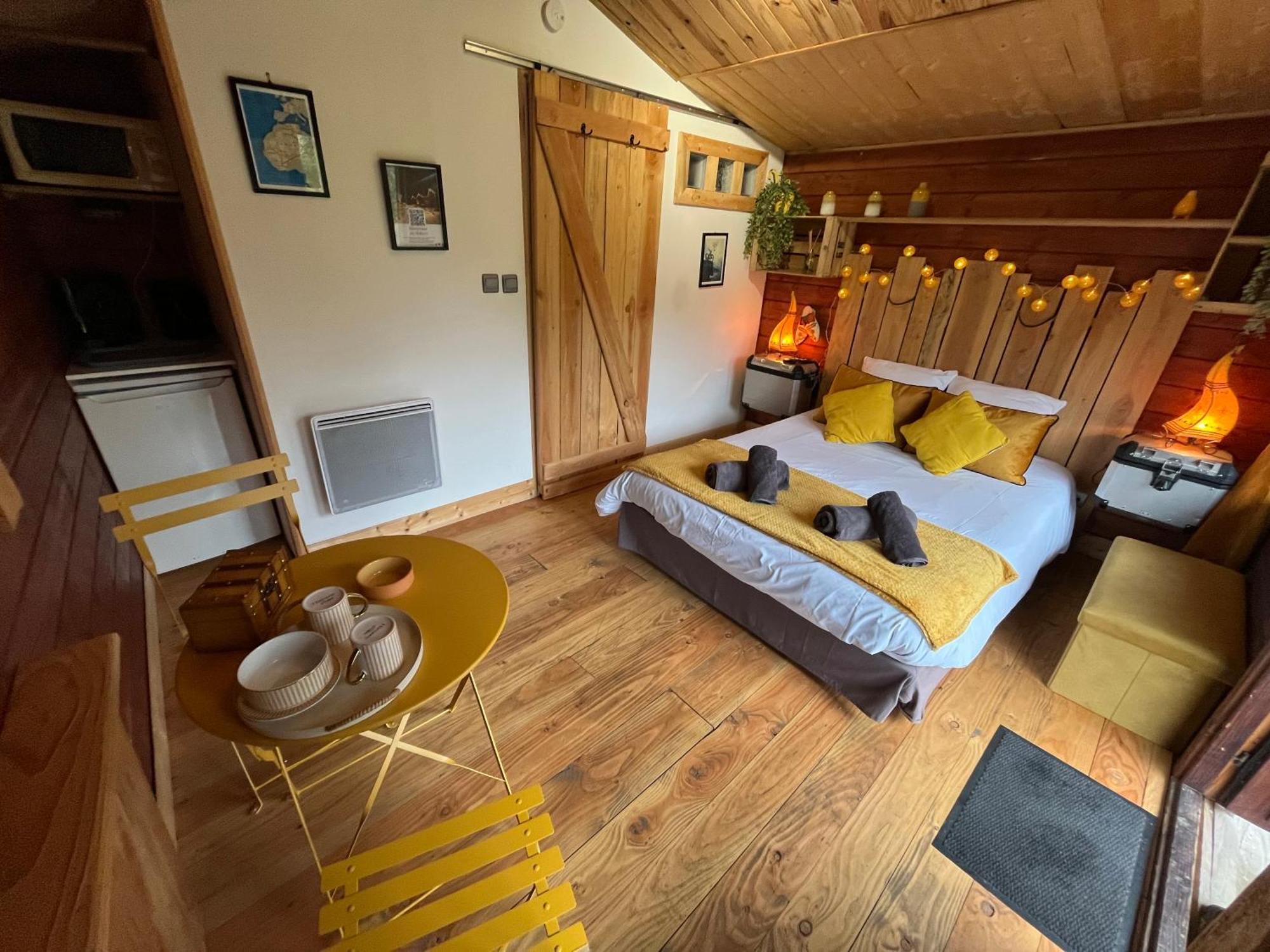 "Le Maloya" Chalets Independants -Chambre Balneo - Relais Motards Lacaune Dış mekan fotoğraf