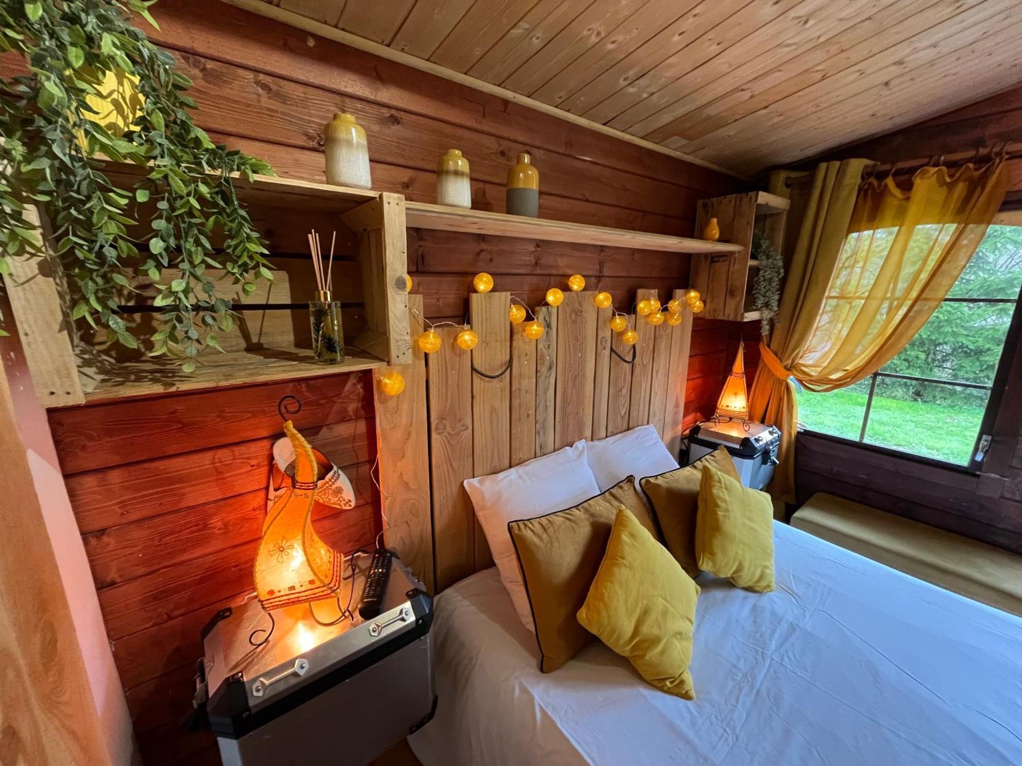"Le Maloya" Chalets Independants -Chambre Balneo - Relais Motards Lacaune Dış mekan fotoğraf