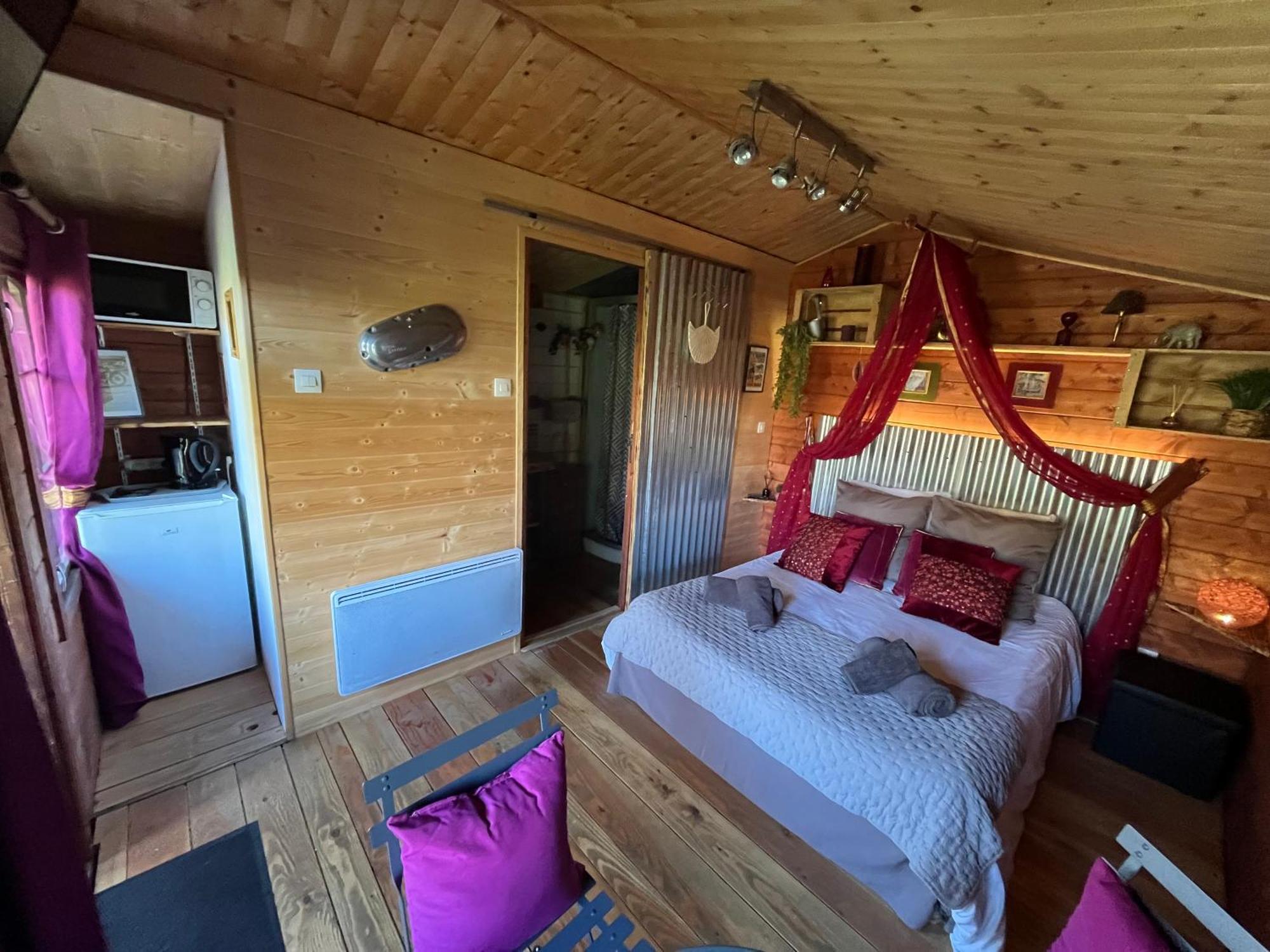 "Le Maloya" Chalets Independants -Chambre Balneo - Relais Motards Lacaune Dış mekan fotoğraf