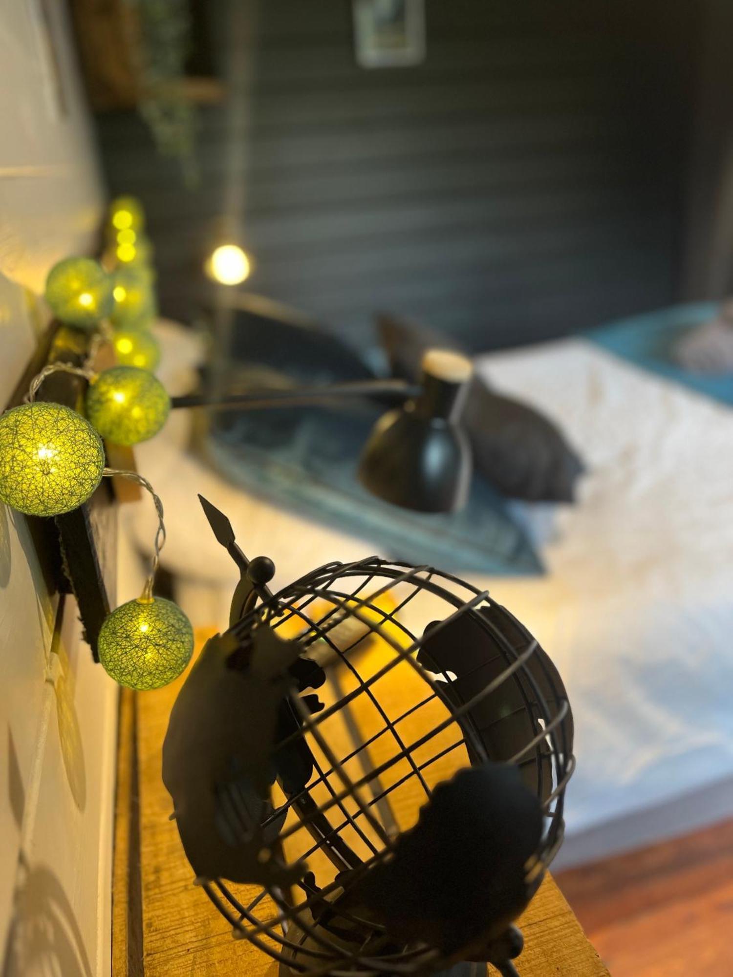 "Le Maloya" Chalets Independants -Chambre Balneo - Relais Motards Lacaune Dış mekan fotoğraf