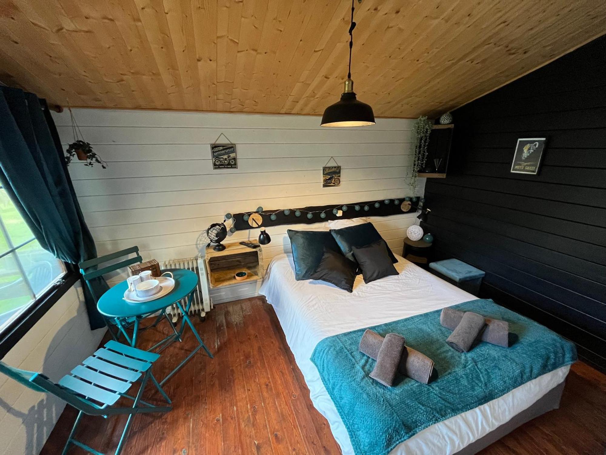 "Le Maloya" Chalets Independants -Chambre Balneo - Relais Motards Lacaune Dış mekan fotoğraf