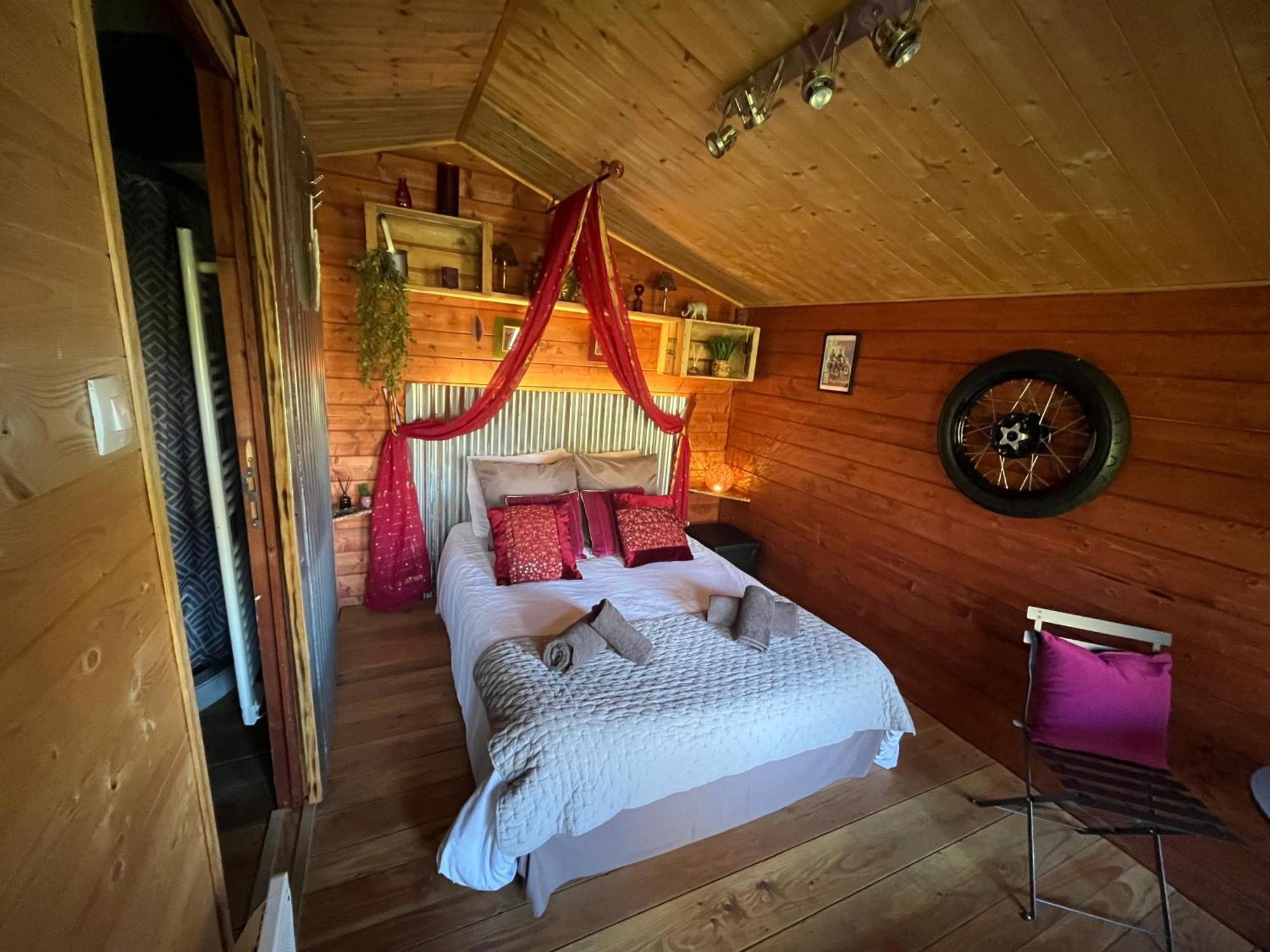 "Le Maloya" Chalets Independants -Chambre Balneo - Relais Motards Lacaune Dış mekan fotoğraf