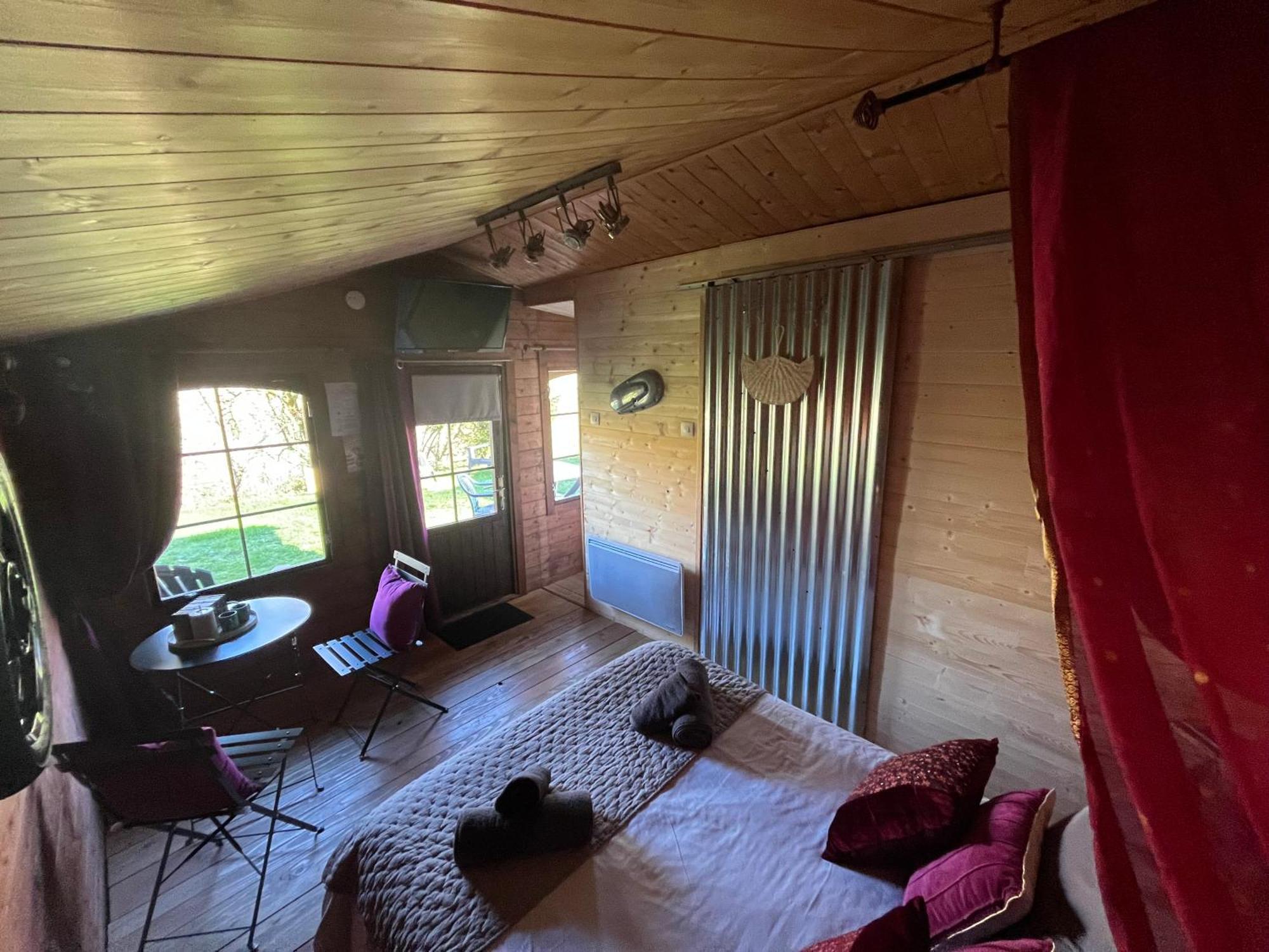 "Le Maloya" Chalets Independants -Chambre Balneo - Relais Motards Lacaune Dış mekan fotoğraf